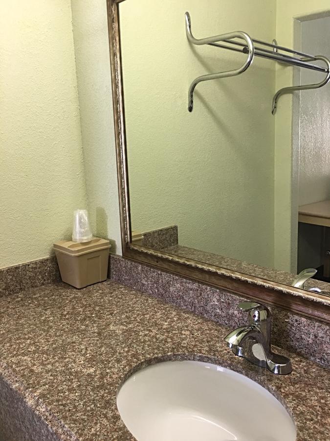 Budget Inn Hallettsville 외부 사진